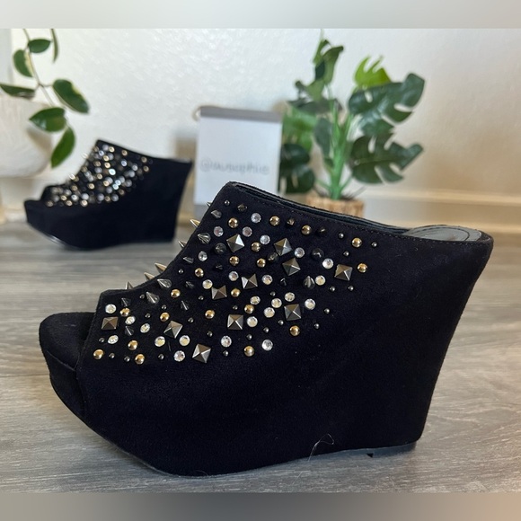 Speed limit 98 Edgy Stud & Spike Black Wedge Peep Toe Platform Mules. Size 6.5 - Picture 1 of 11